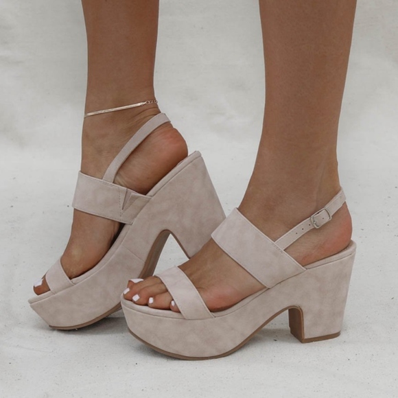 Nude Suede Platform Heel NEW - Picture 1 of 6